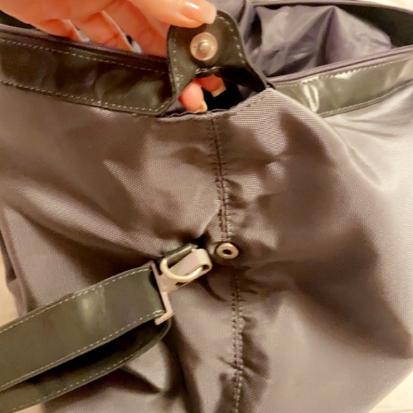 Mens (unisex) messenger or duffle bag in gray! Great condition. - Picture 5 of 5